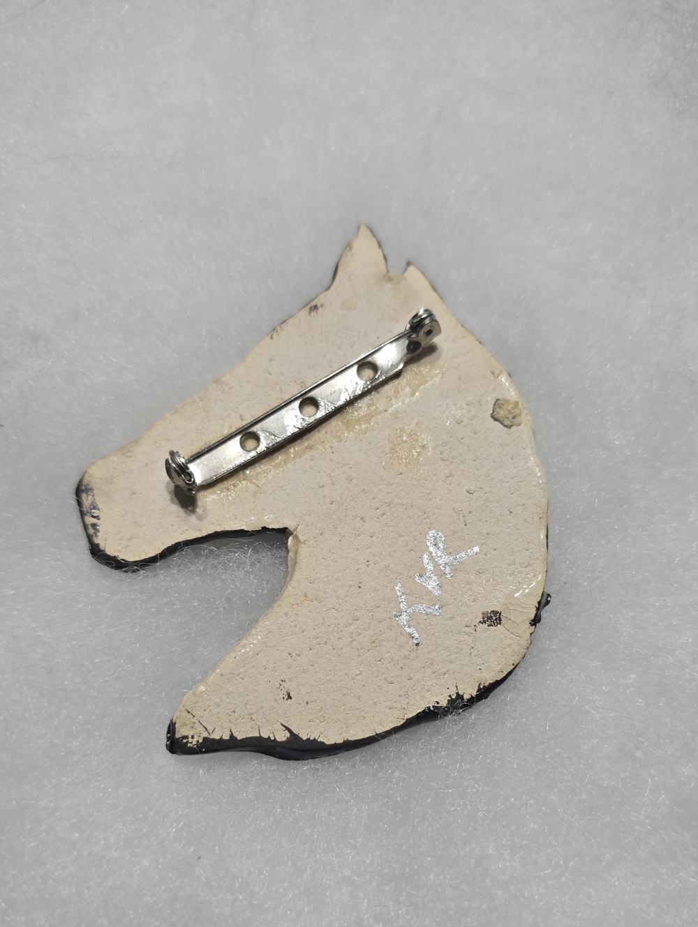 Handcrafted Beige Horse Head Brooch - Unbranded